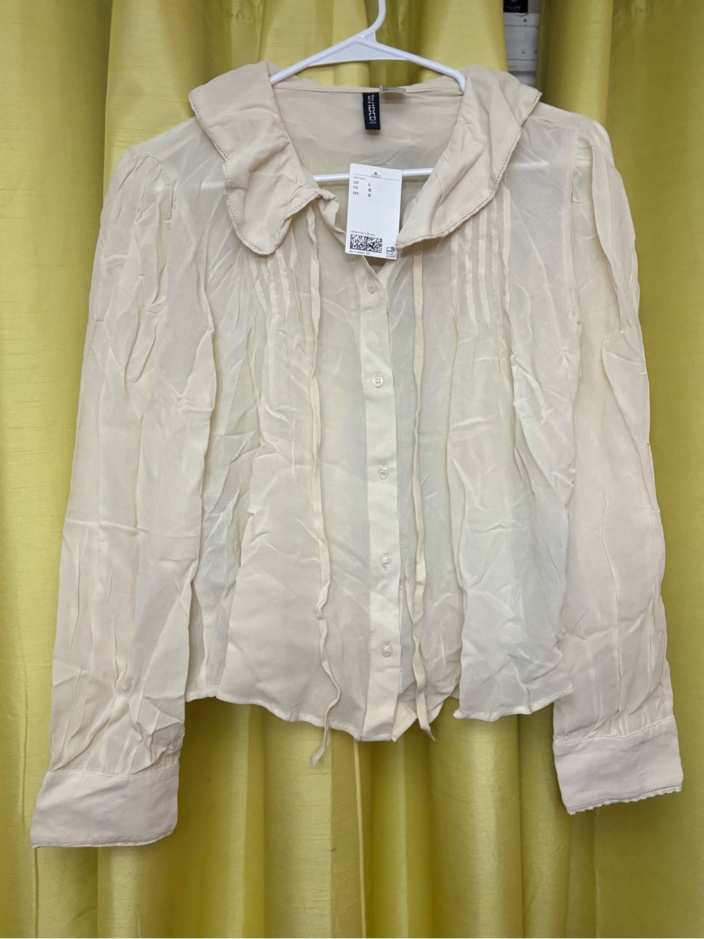 H&M Light Cream Pintuck Ruffle Collar Blouse